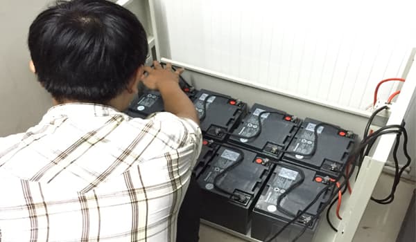 Thay Ắc Quy UPS - Hướng Dẫn Lựa Chọn, Quy Trình Thay Thế, Hiệu Suất Bình Ắc Quy Kín Khí 12V